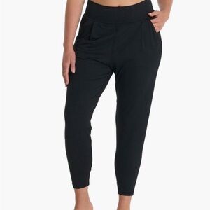 Vuori Lux at ease tapered harem joggers
